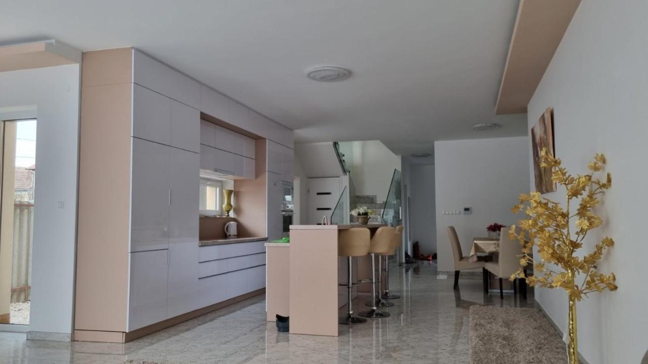 세게드 Sarkcsillag Teljes Csaladihaz- Star Complete Family House 아파트 외부 사진