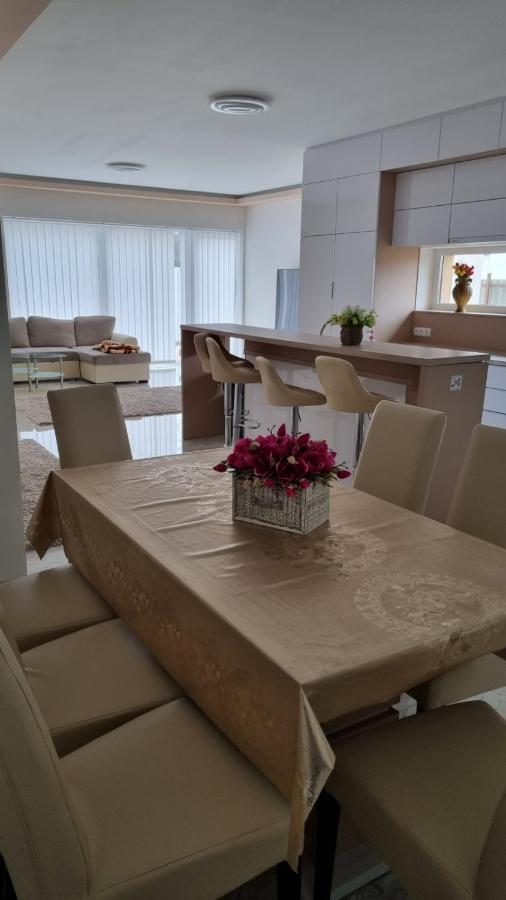 세게드 Sarkcsillag Teljes Csaladihaz- Star Complete Family House 아파트 외부 사진