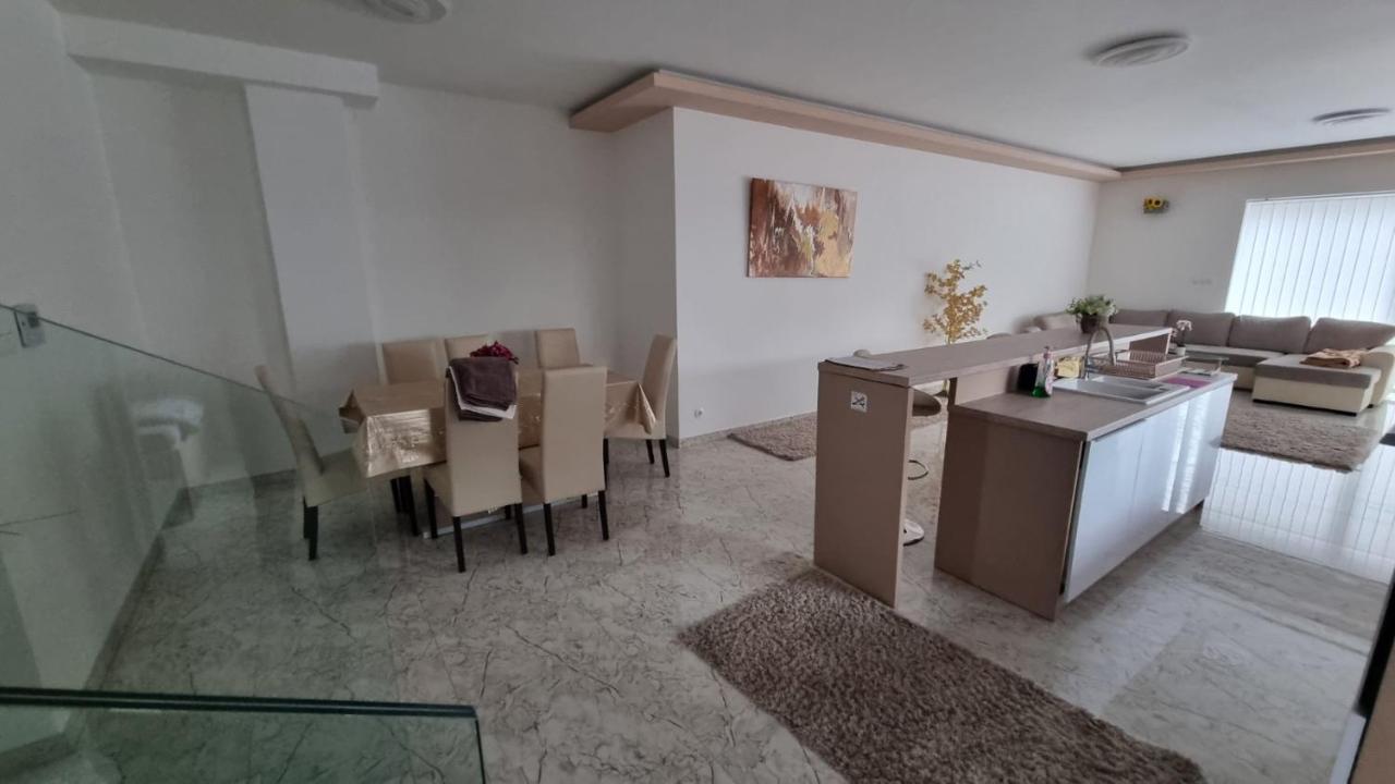 세게드 Sarkcsillag Teljes Csaladihaz- Star Complete Family House 아파트 외부 사진