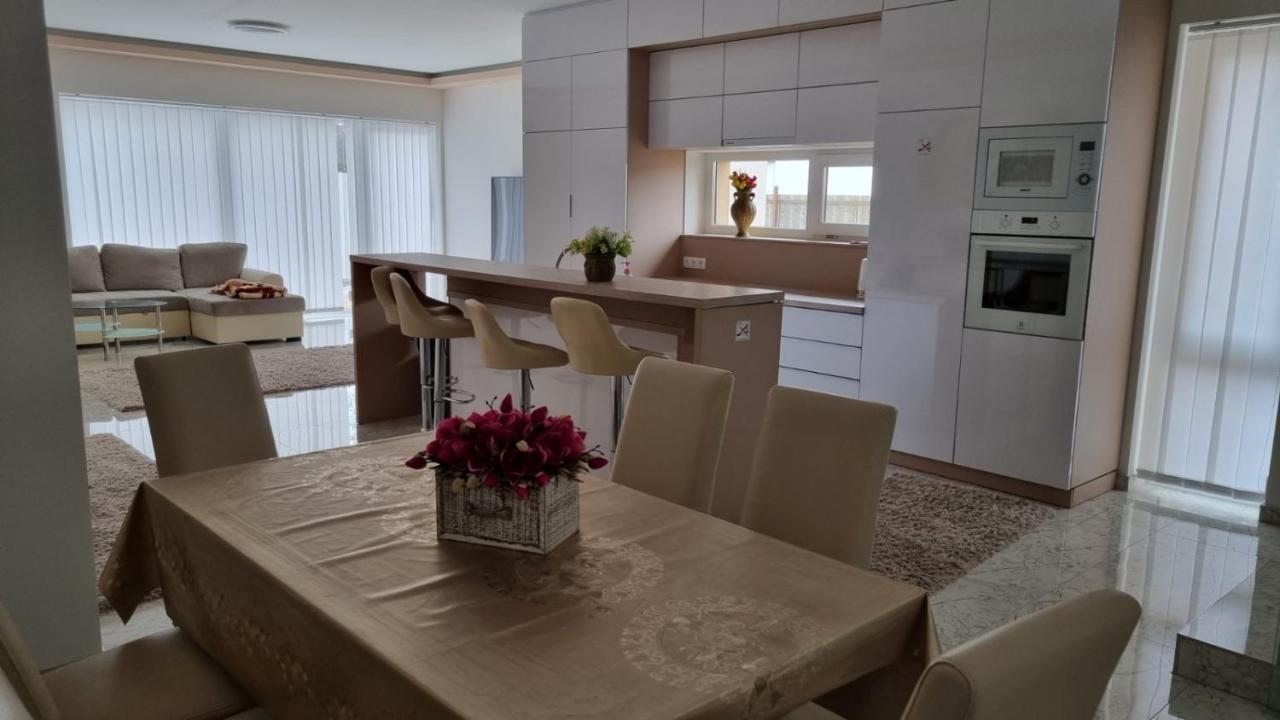 세게드 Sarkcsillag Teljes Csaladihaz- Star Complete Family House 아파트 외부 사진